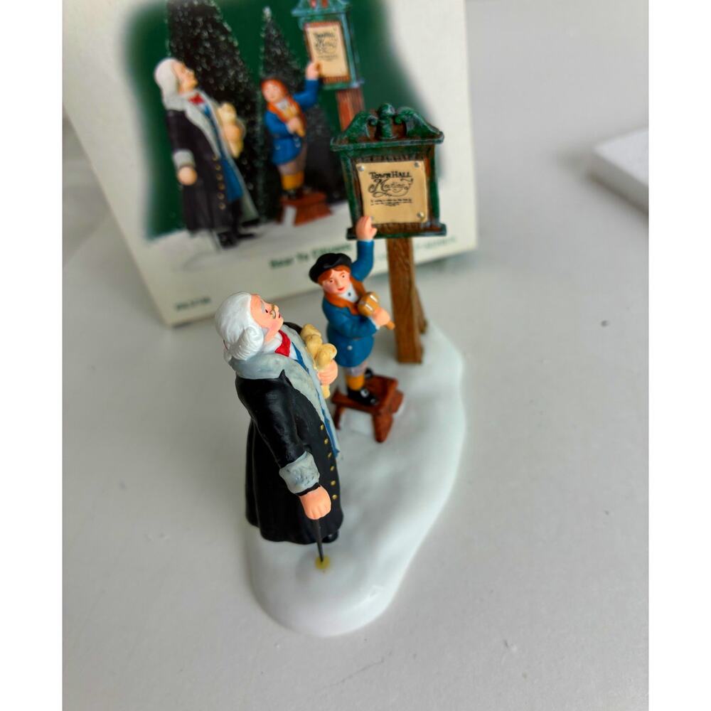 Dept. 56 New England Village Town Criers Hear Ye Citizens #57108  New 2005